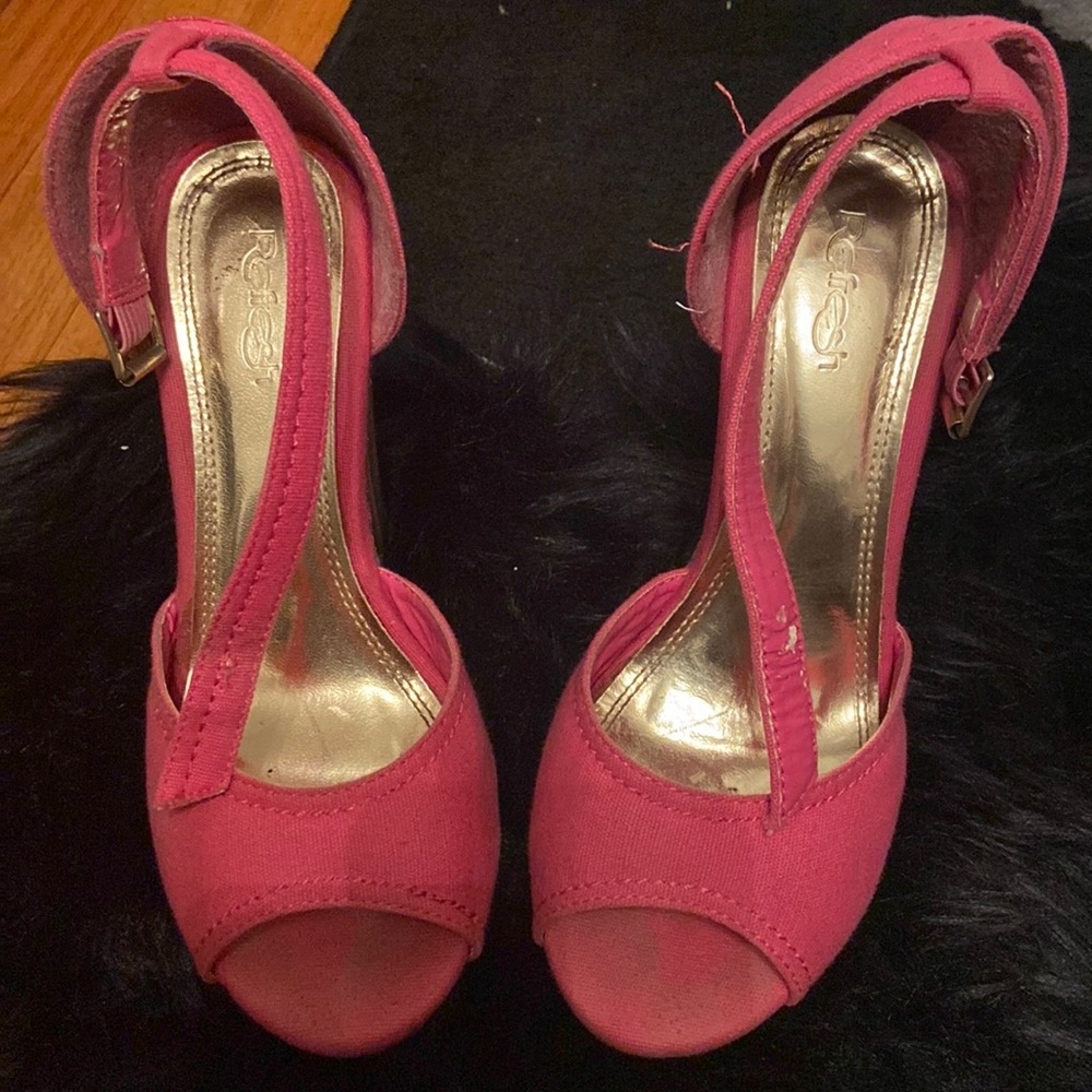 Pink platform